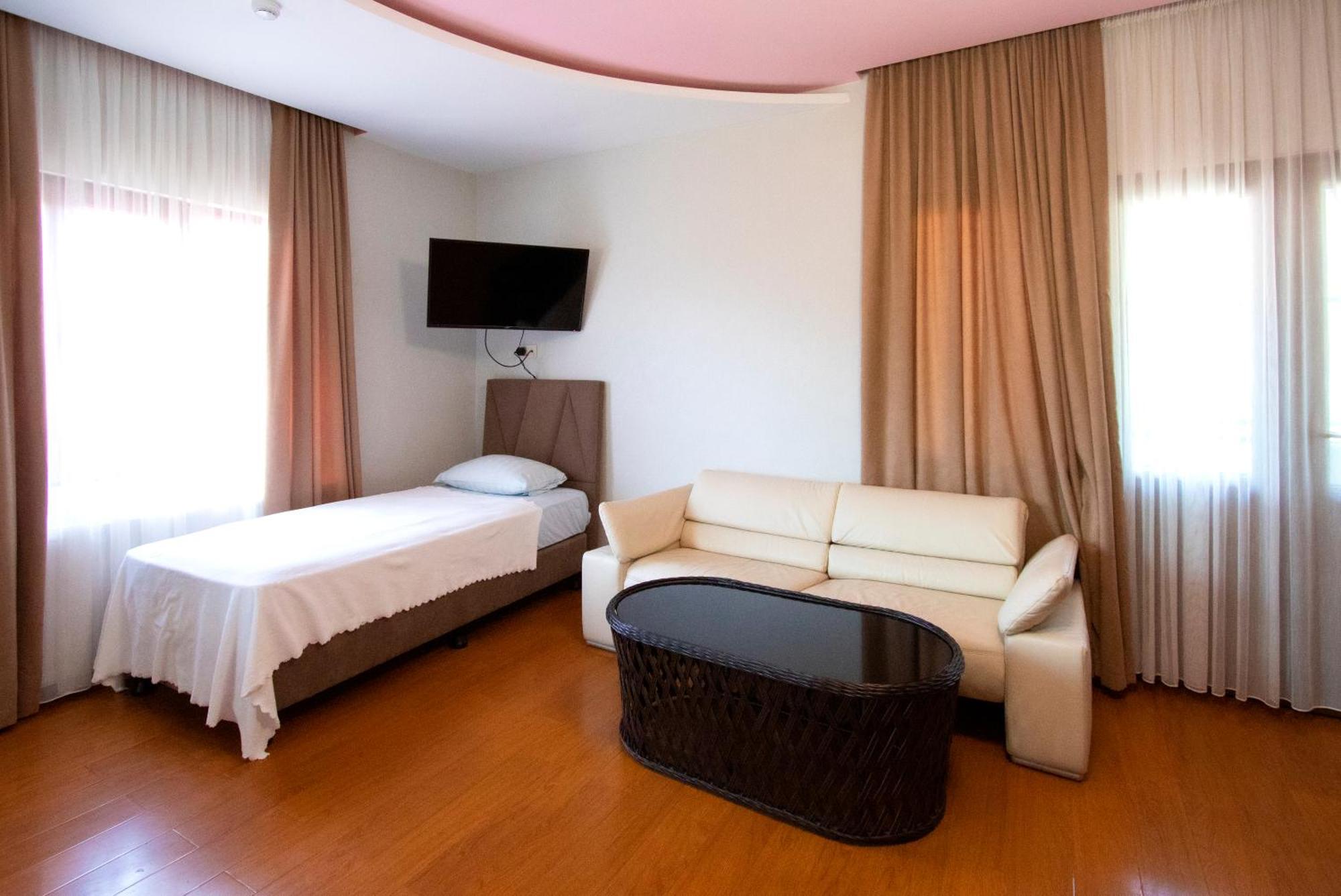 Hotel Smile Kobuleti Eksteriør bilde